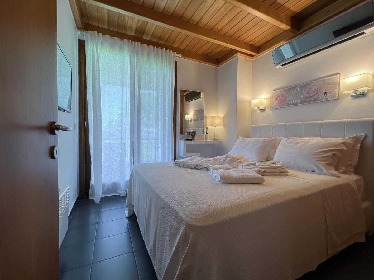 Heaven Luxury Villa Nea Roda Exterior foto